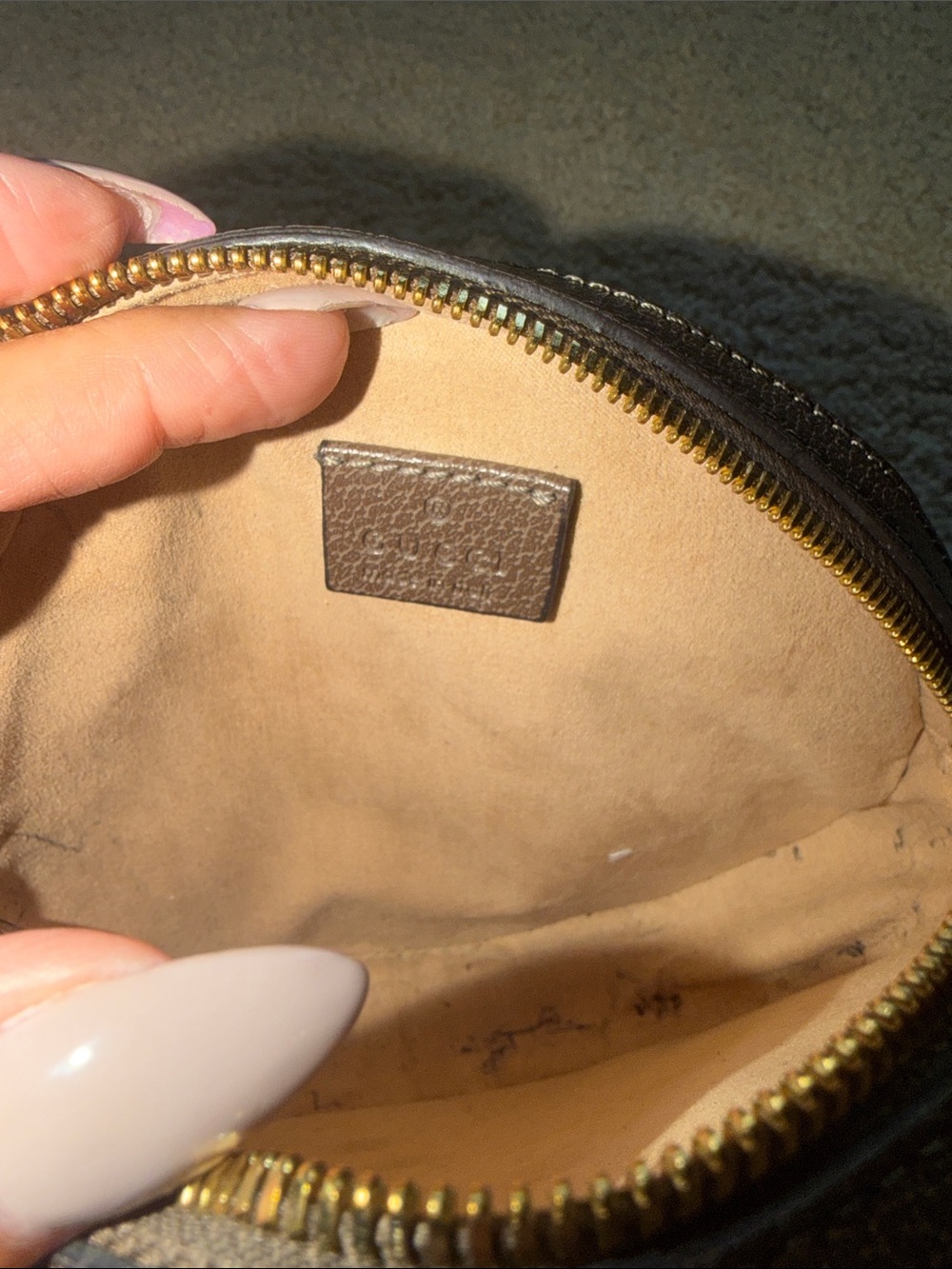๐๏ธ PURSE SALE - MIDNIGHT SUNDAY!!!๐๏ธ
Canvas Round Crossbody - Picture 2 of 3